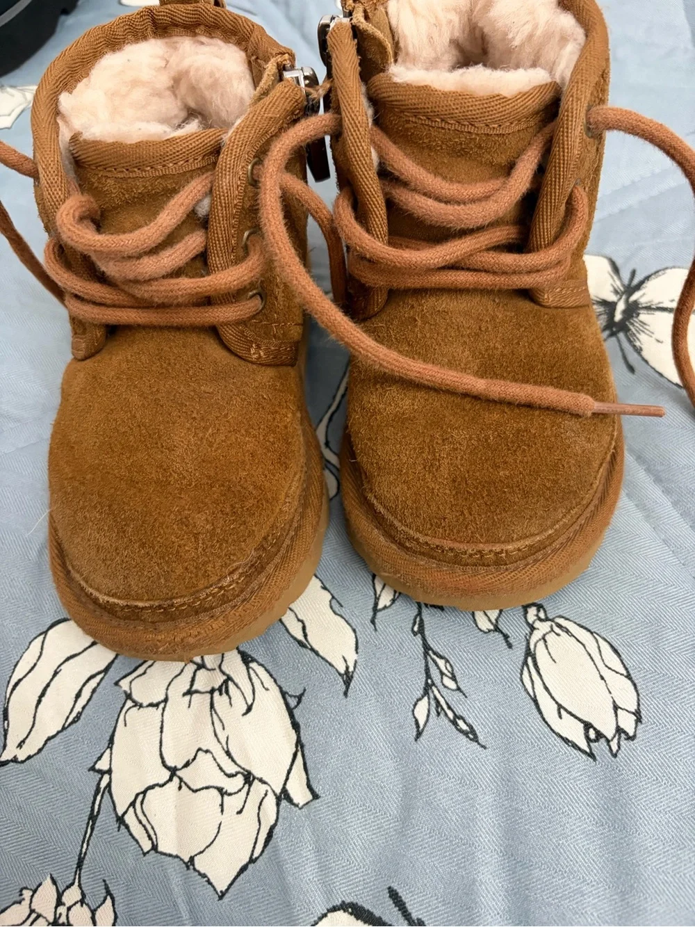 UGG Kids Brown Suede Lace-Up Boots size 7